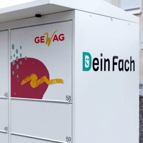 GEWAG-25-0023-BRANDING-PAKETSTATIONEN-MOCKUP01-(lw)