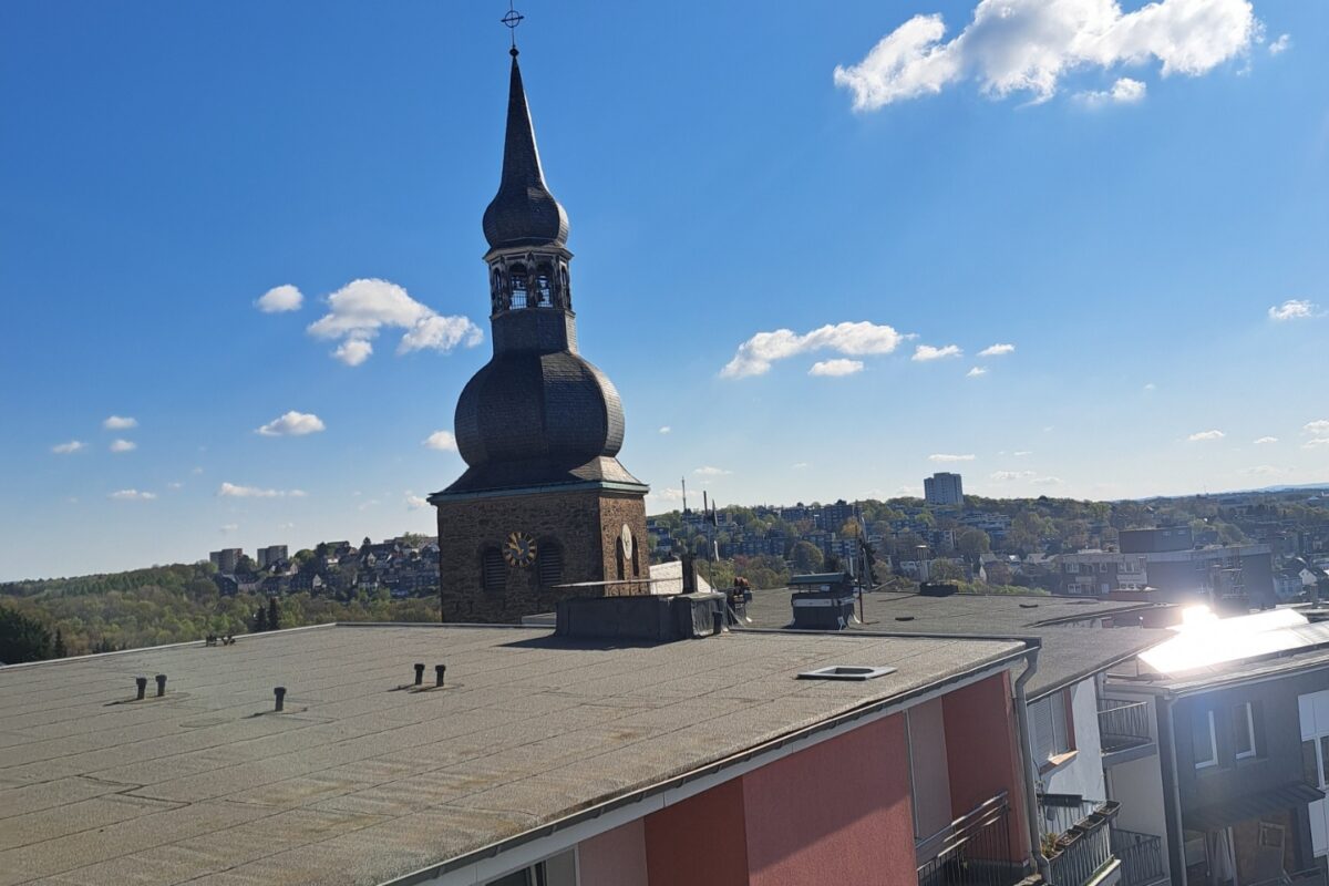 Bild zum Angebot: Big City Life – Über den Dächern von Remscheid!