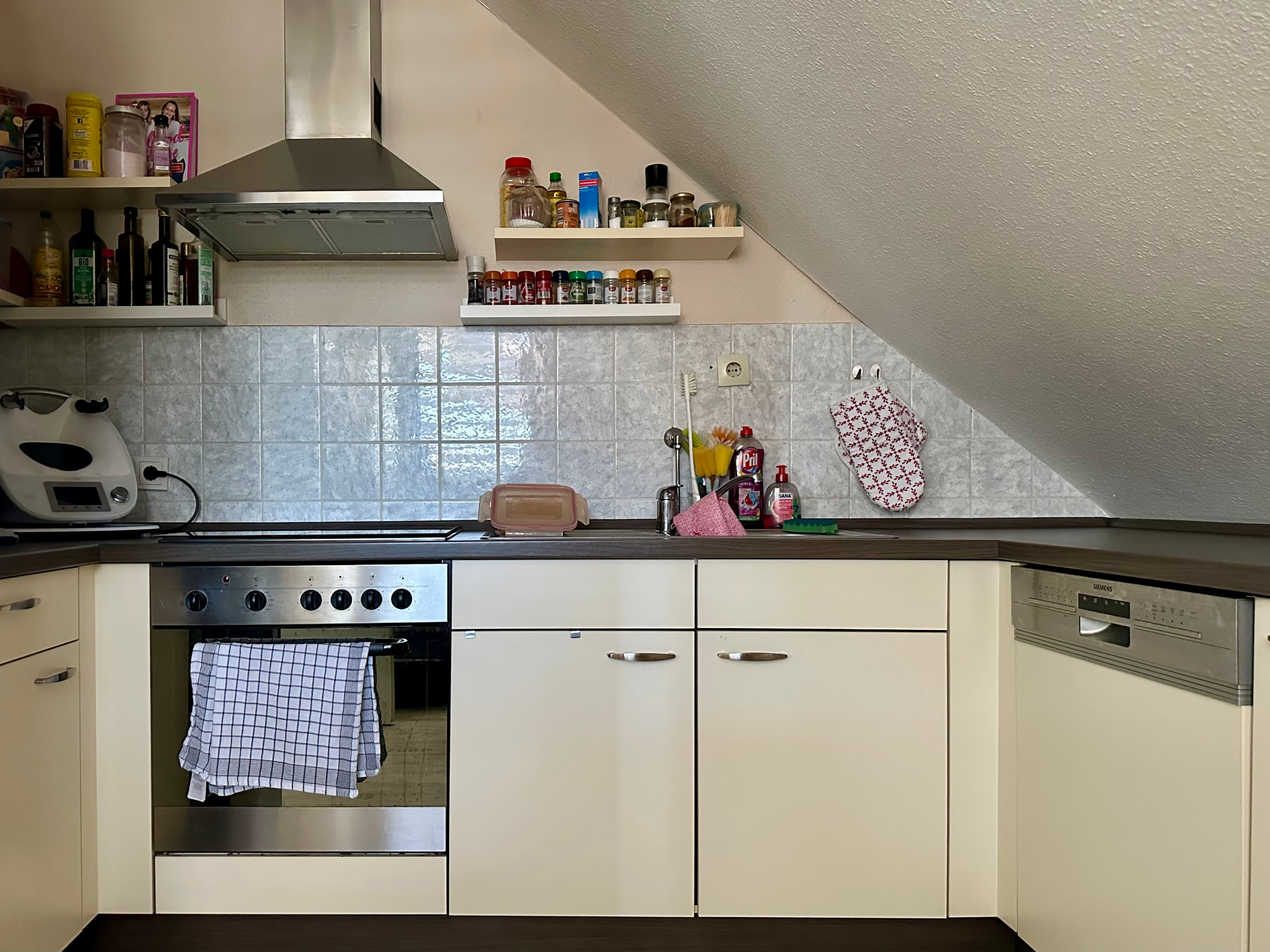 Bild zum Angebot: Lichtdurchflutete Dachgeschosswohnung